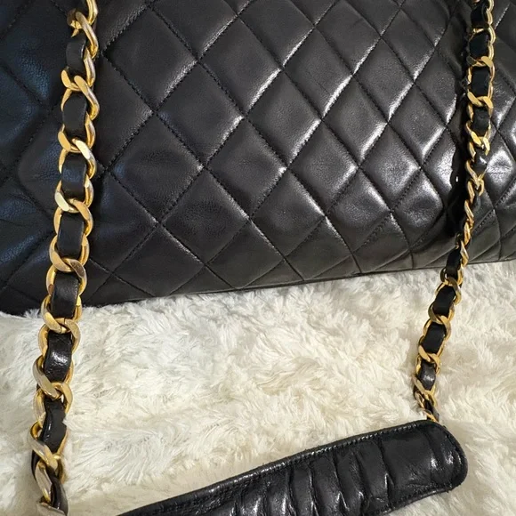 Chanel Black Quilted Leather Shoulder Bag - Picture 2 of 16